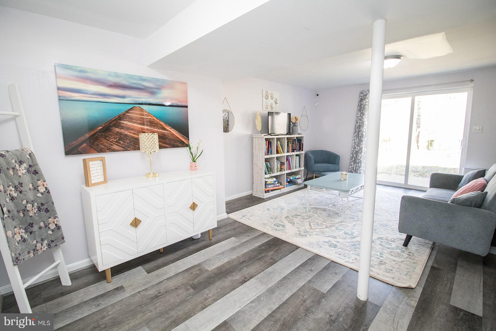 HUNTING QUARTERS - Residential