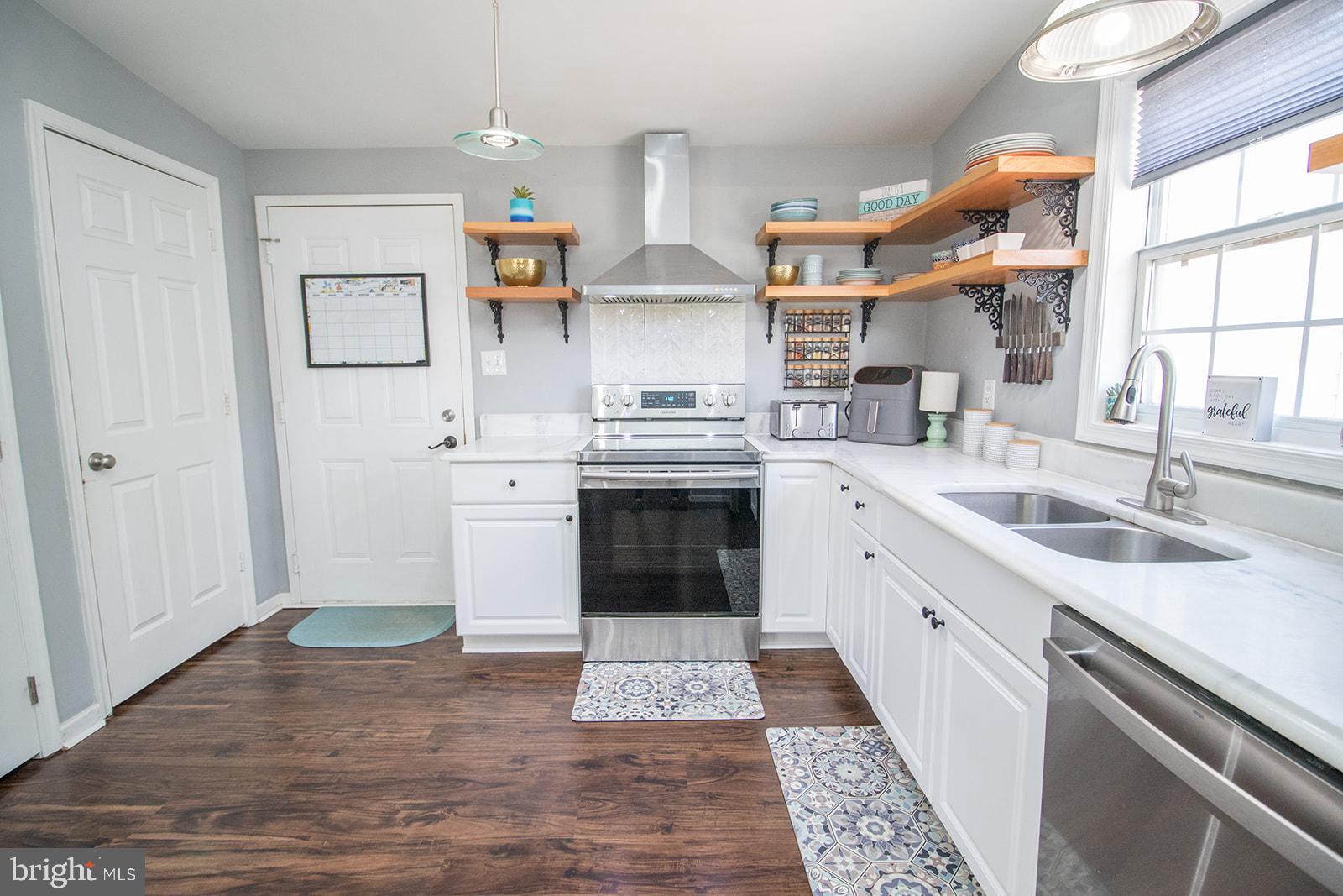 HUNTING QUARTERS - Residential