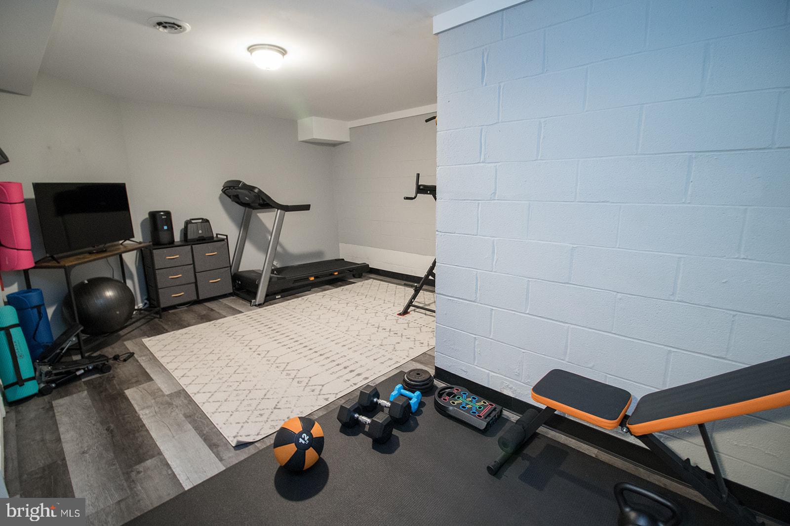 HUNTING QUARTERS - Residential