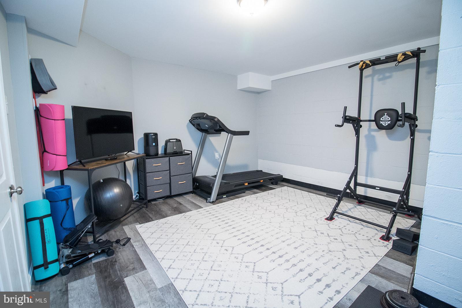 HUNTING QUARTERS - Residential