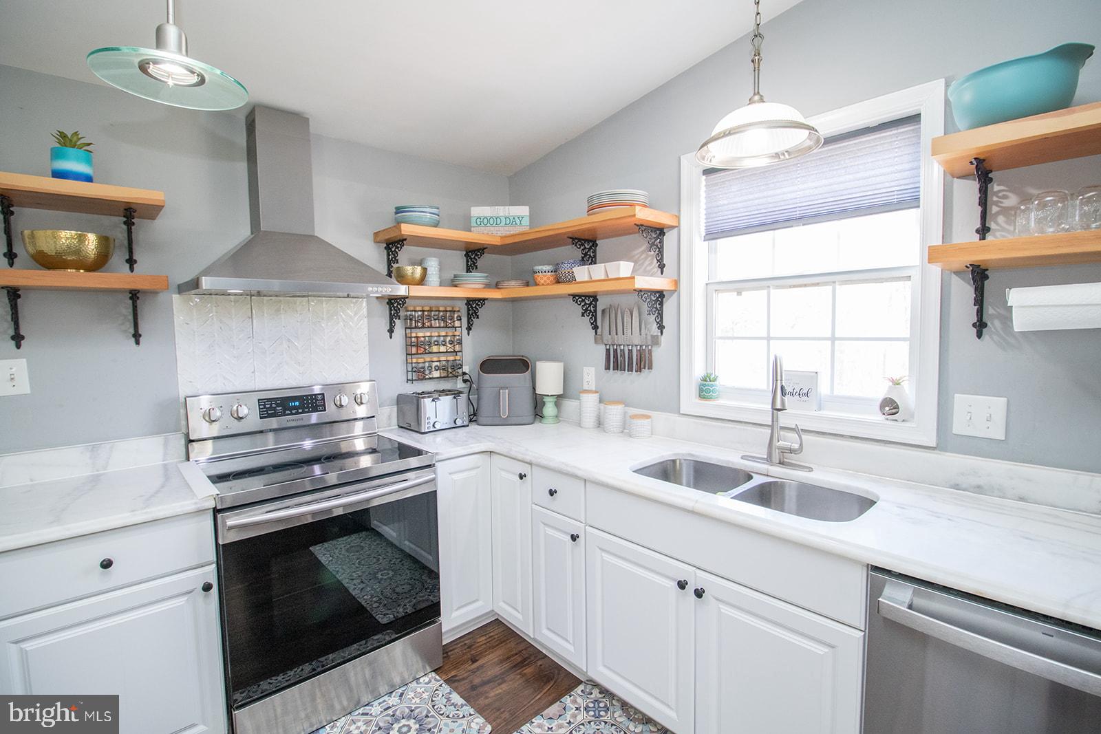 HUNTING QUARTERS - Residential