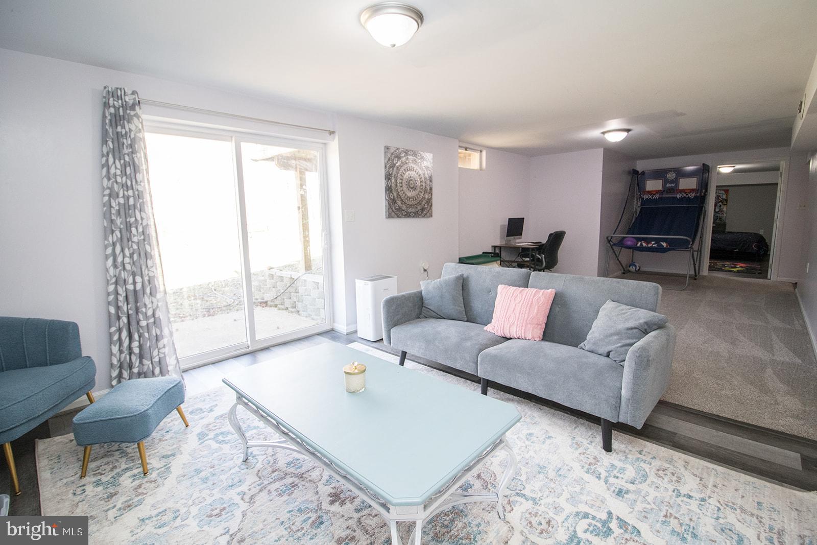 HUNTING QUARTERS - Residential