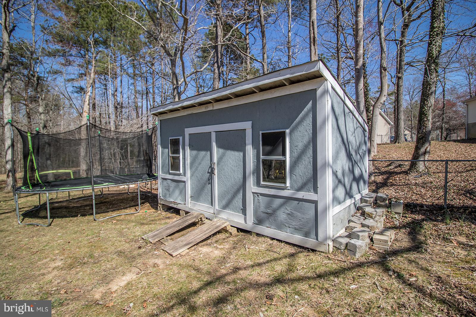 HUNTING QUARTERS - Residential