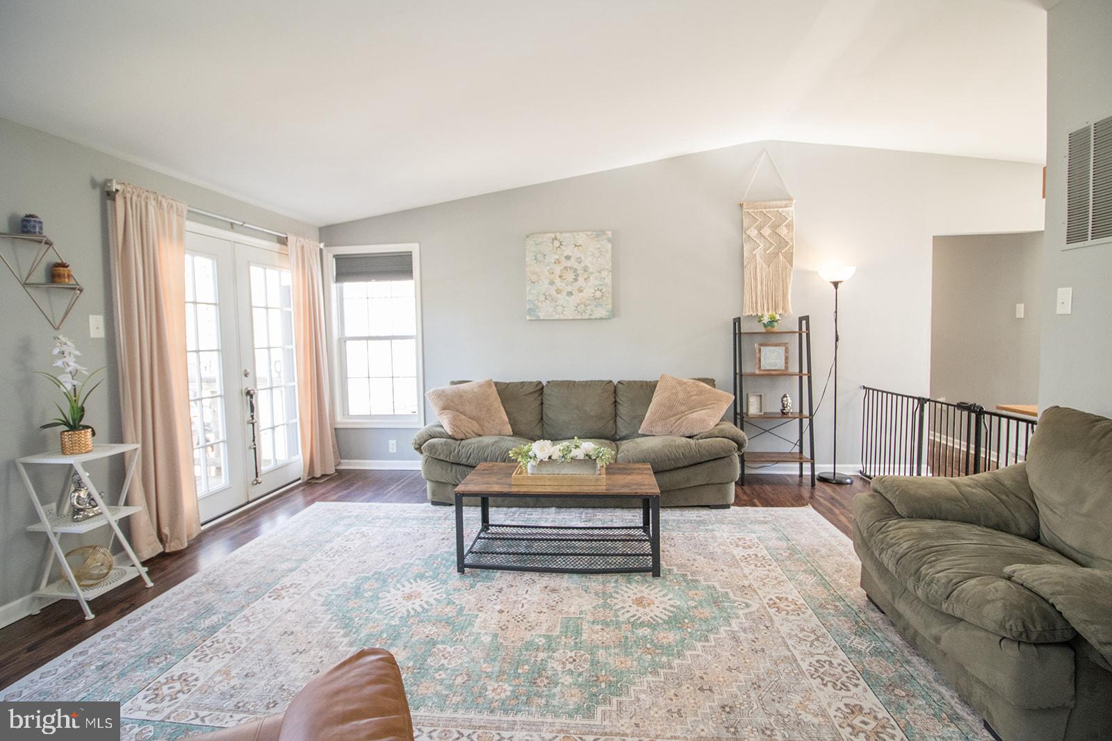 HUNTING QUARTERS - Residential