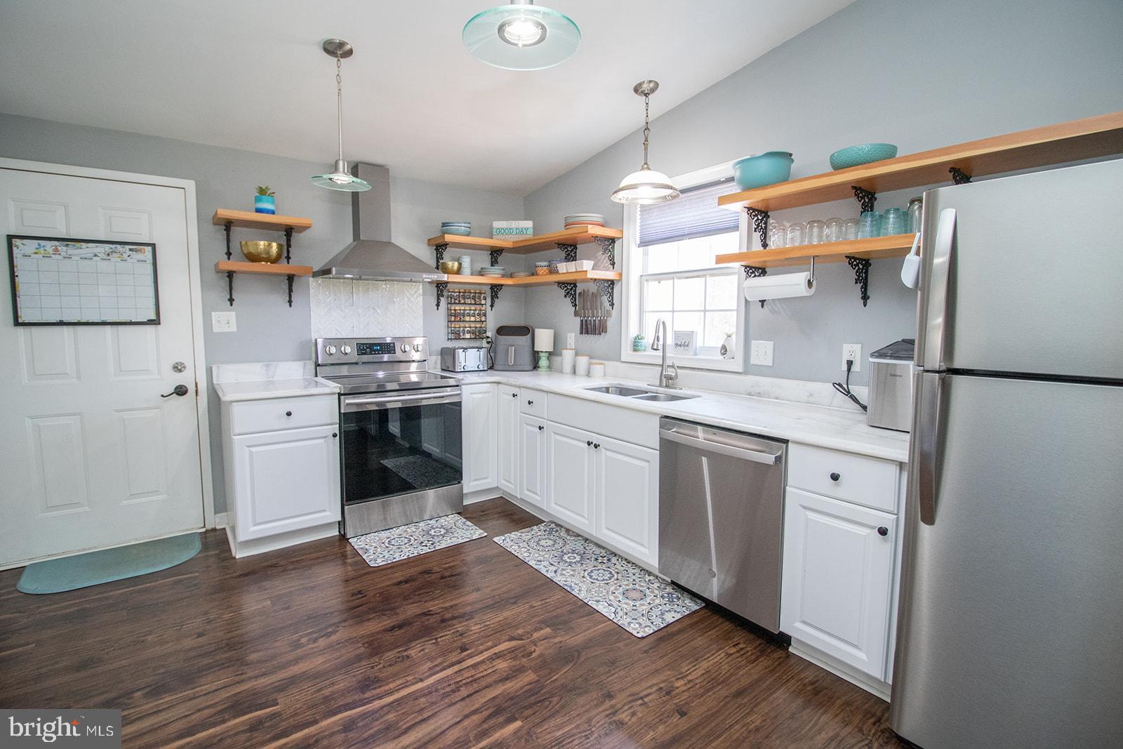 HUNTING QUARTERS - Residential