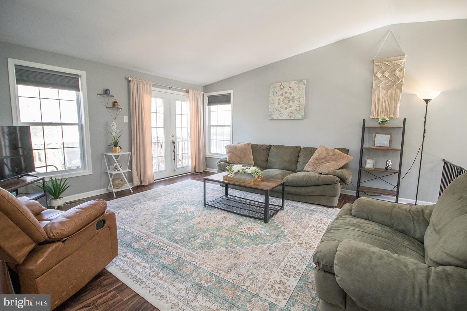 HUNTING QUARTERS - Residential