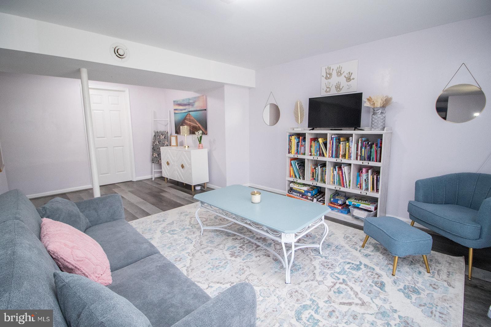 HUNTING QUARTERS - Residential