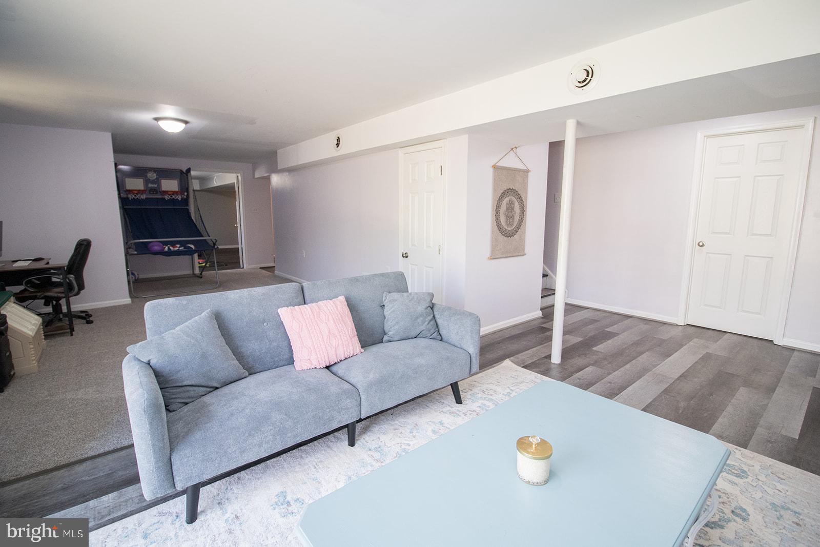 HUNTING QUARTERS - Residential