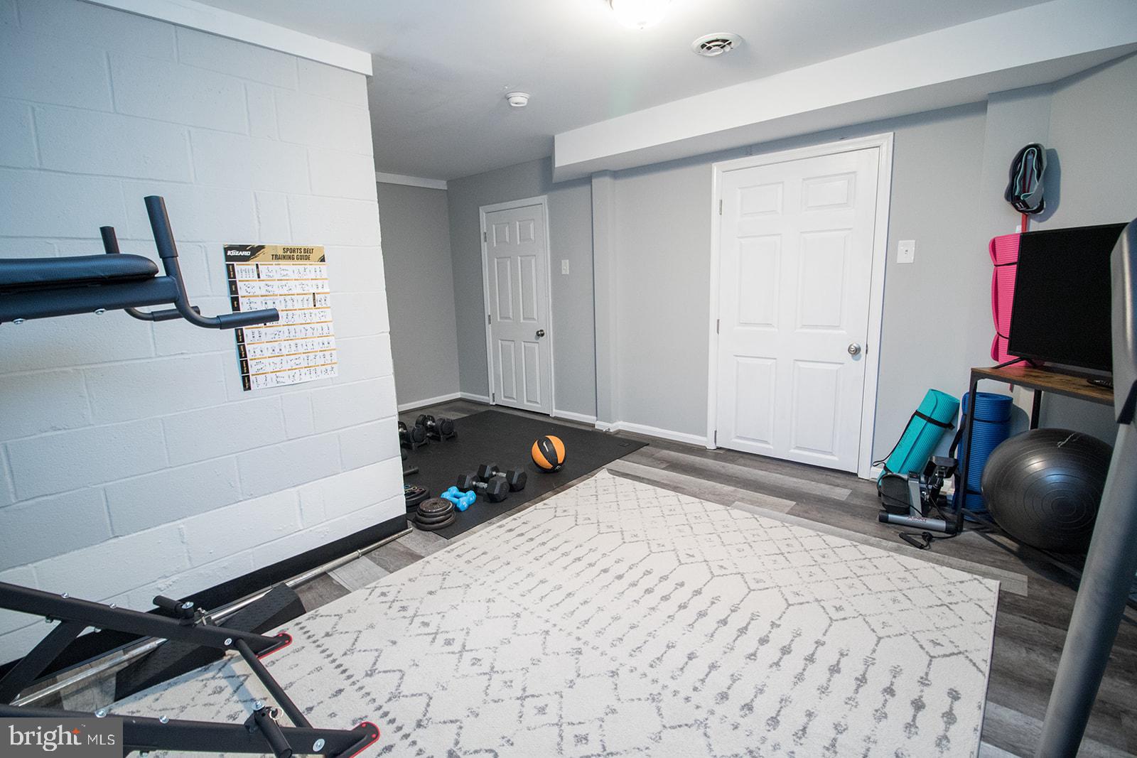 HUNTING QUARTERS - Residential