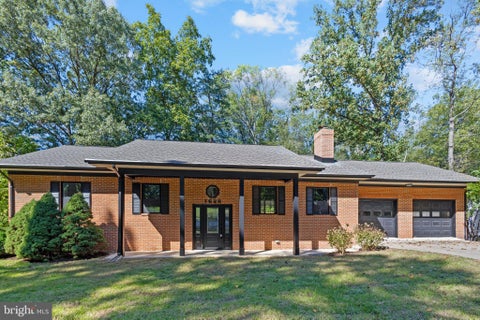 Photo of 1628 Mount High Street, WOODBRIDGE, VA 22192 (MLS # VAPW2131180)