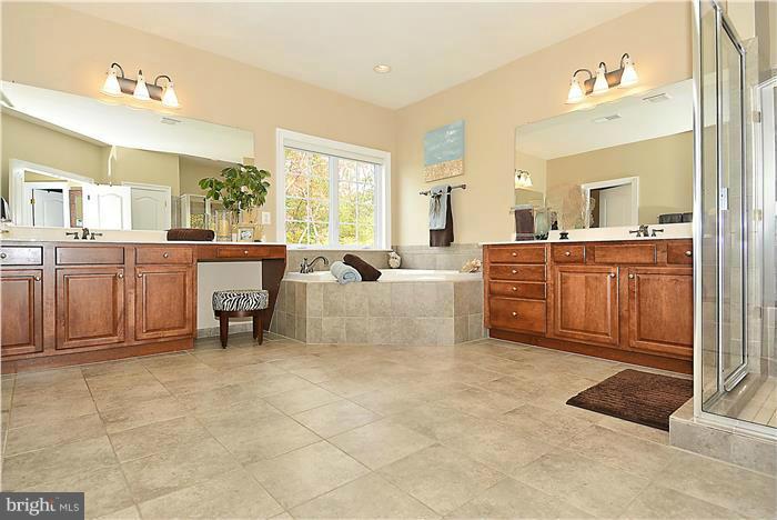 LANSDOWNE ON THE POTOMAC - Residential