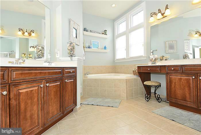 LANSDOWNE ON THE POTOMAC - Residential