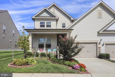 Photo of 15930 Cucumber Magnolia Way, HAYMARKET, VA 20169 (MLS # VAPW2130676)