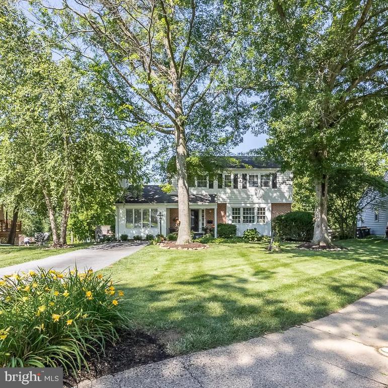 306 N LAKE DRIVE