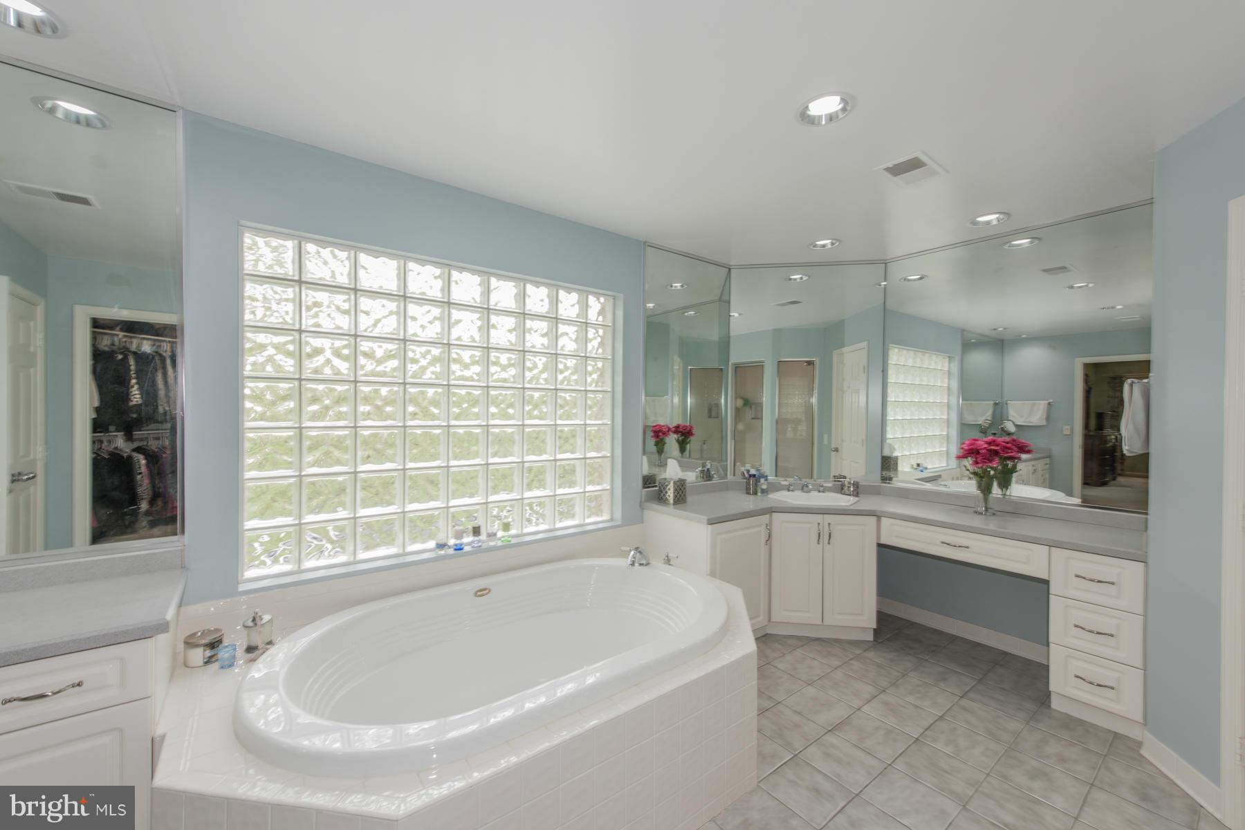 MEADOWOOD - Residential