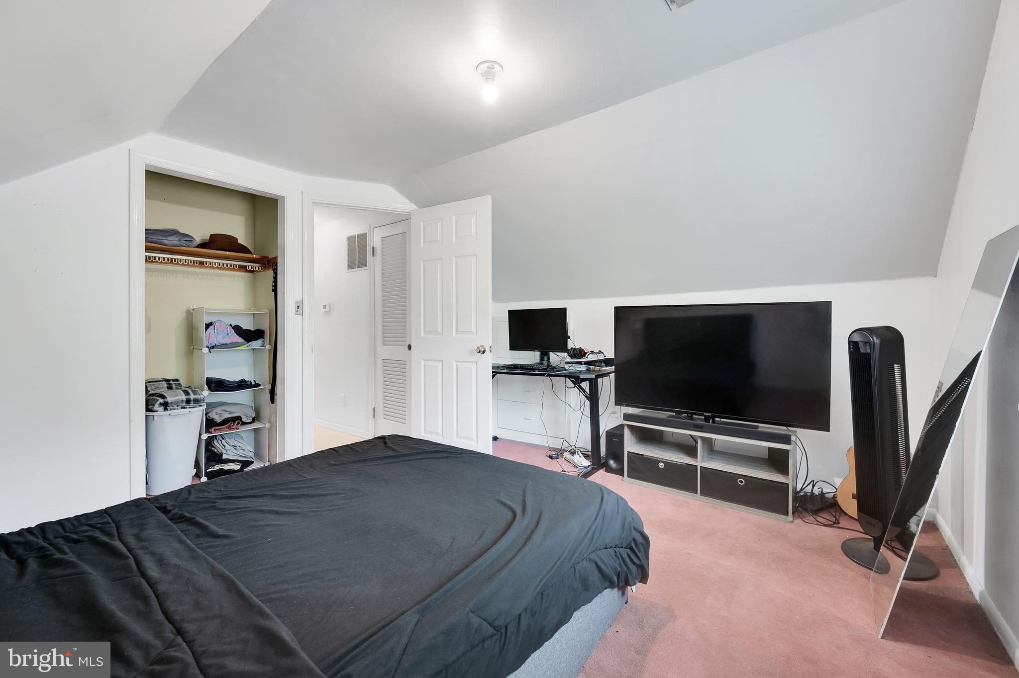 MCDONALD KNOLLS - Residential