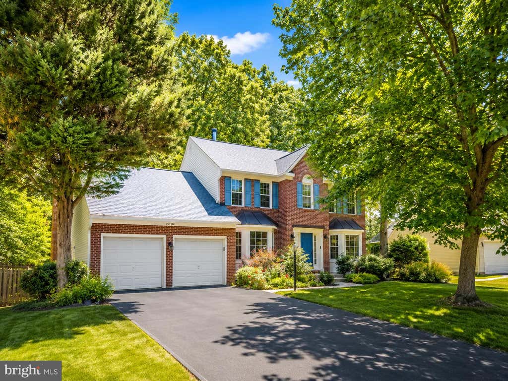 Photo of 13704 Shelburne Street, CENTREVILLE, VA 20120 (MLS # VAFX2310302)