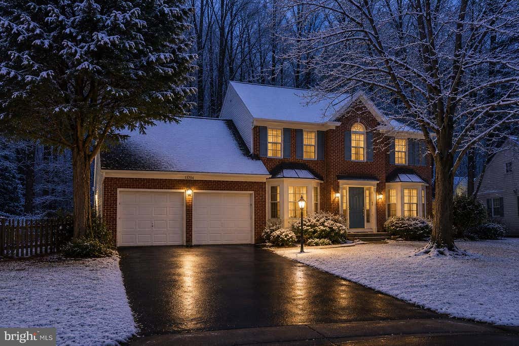 Photo of 13704 Shelburne Street, CENTREVILLE, VA 20120 (MLS # VAFX2310302)