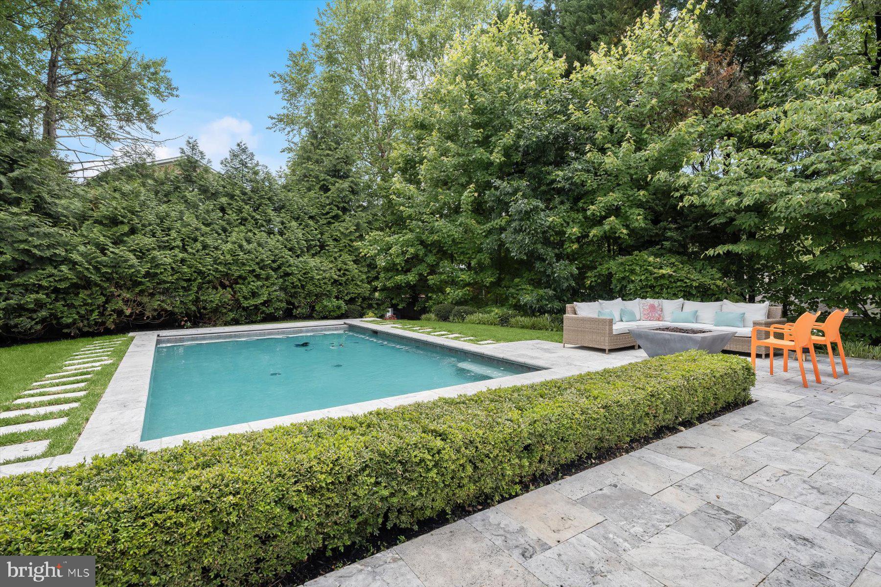 GOLF CLUB MANOR - Residential