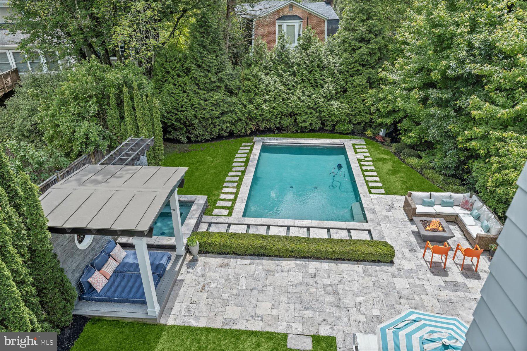 GOLF CLUB MANOR - Residential