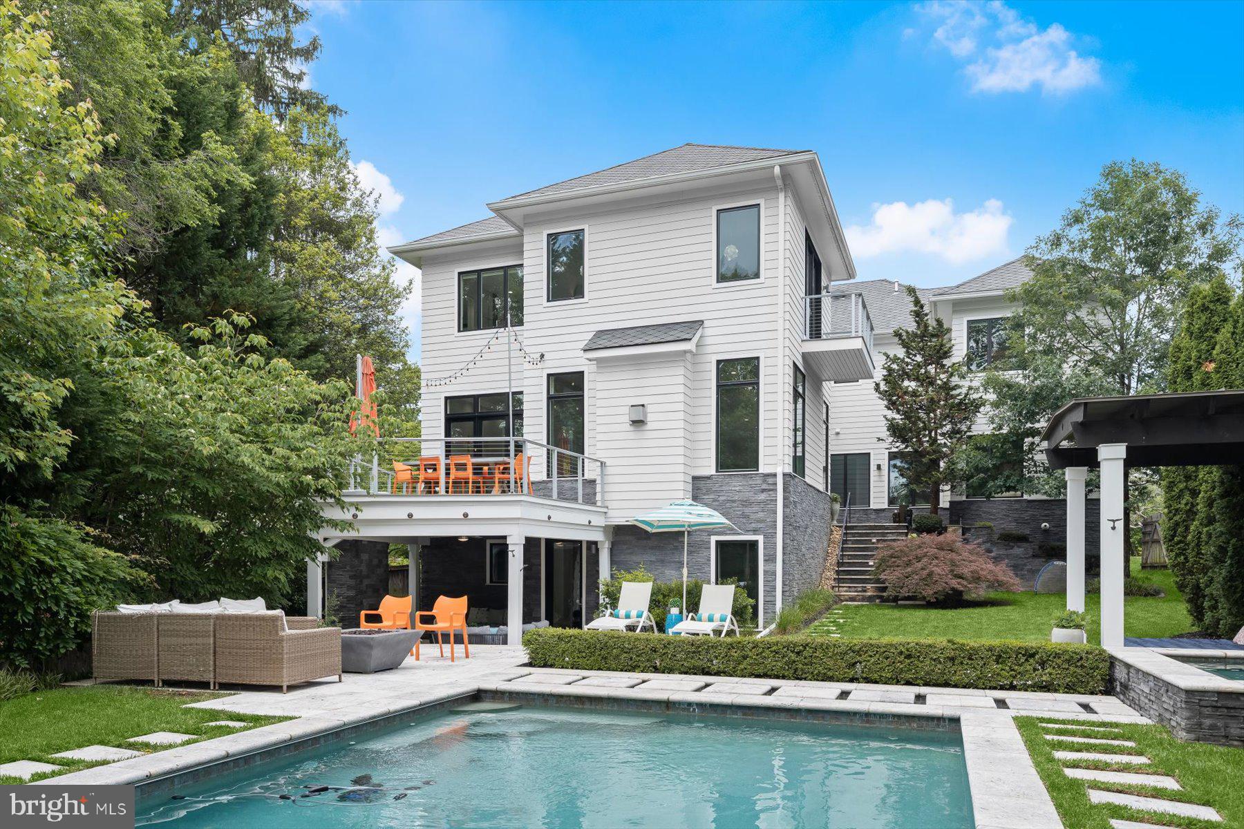 GOLF CLUB MANOR - Residential