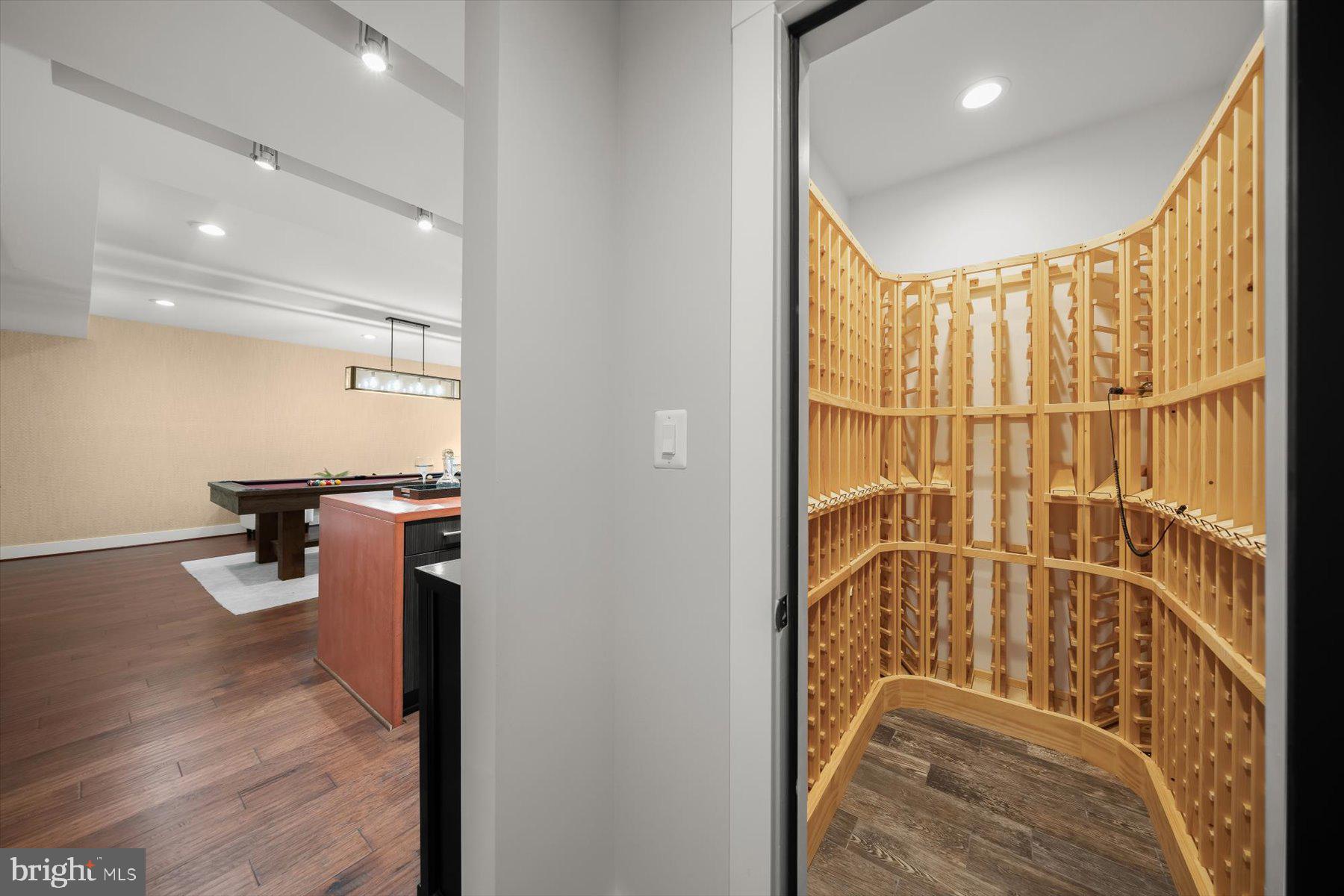 GOLF CLUB MANOR - Residential