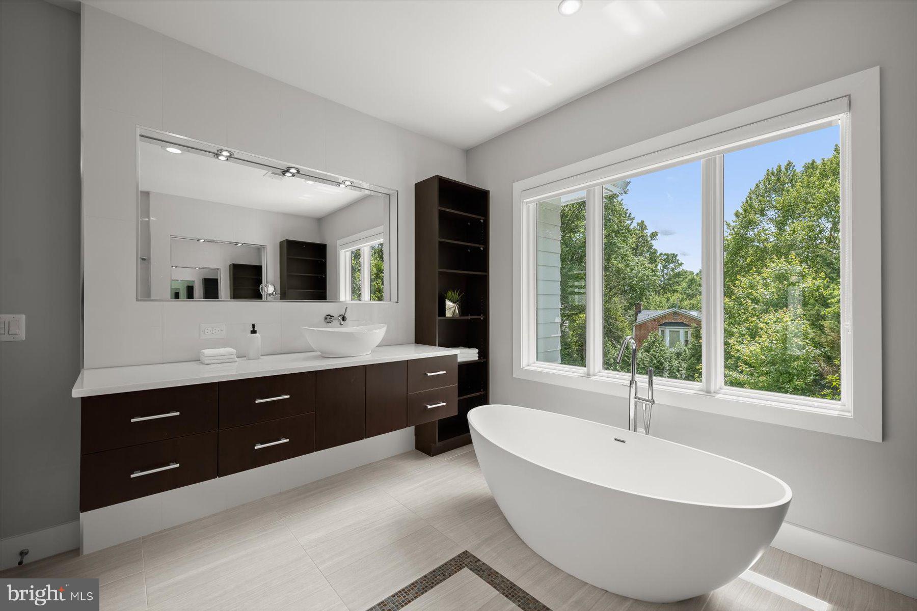 GOLF CLUB MANOR - Residential