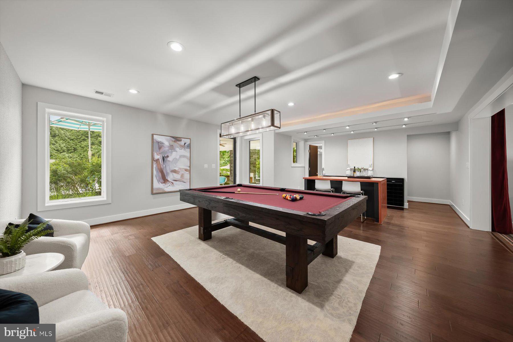 GOLF CLUB MANOR - Residential