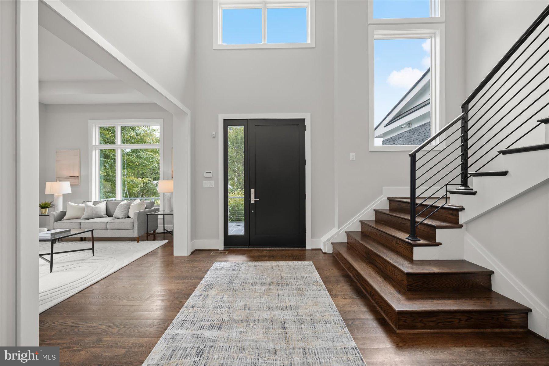 GOLF CLUB MANOR - Residential