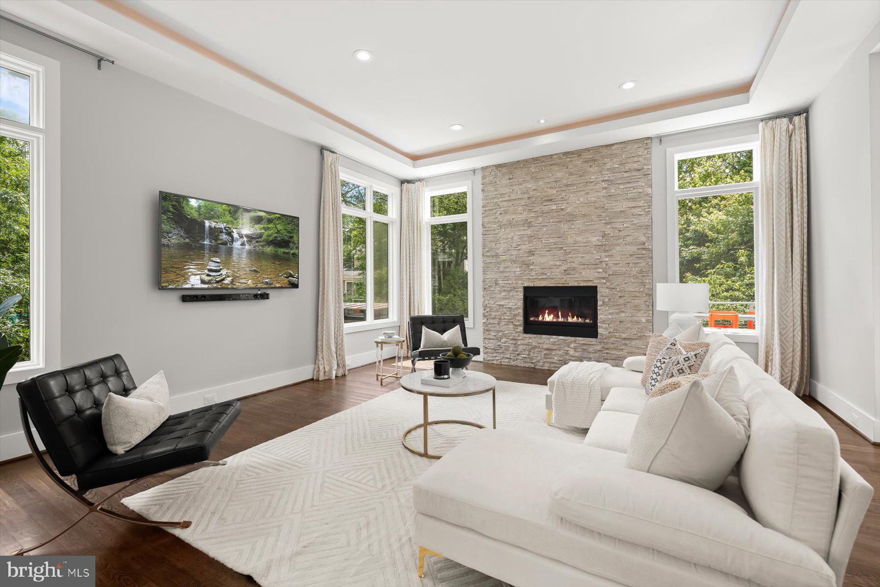 GOLF CLUB MANOR - Residential