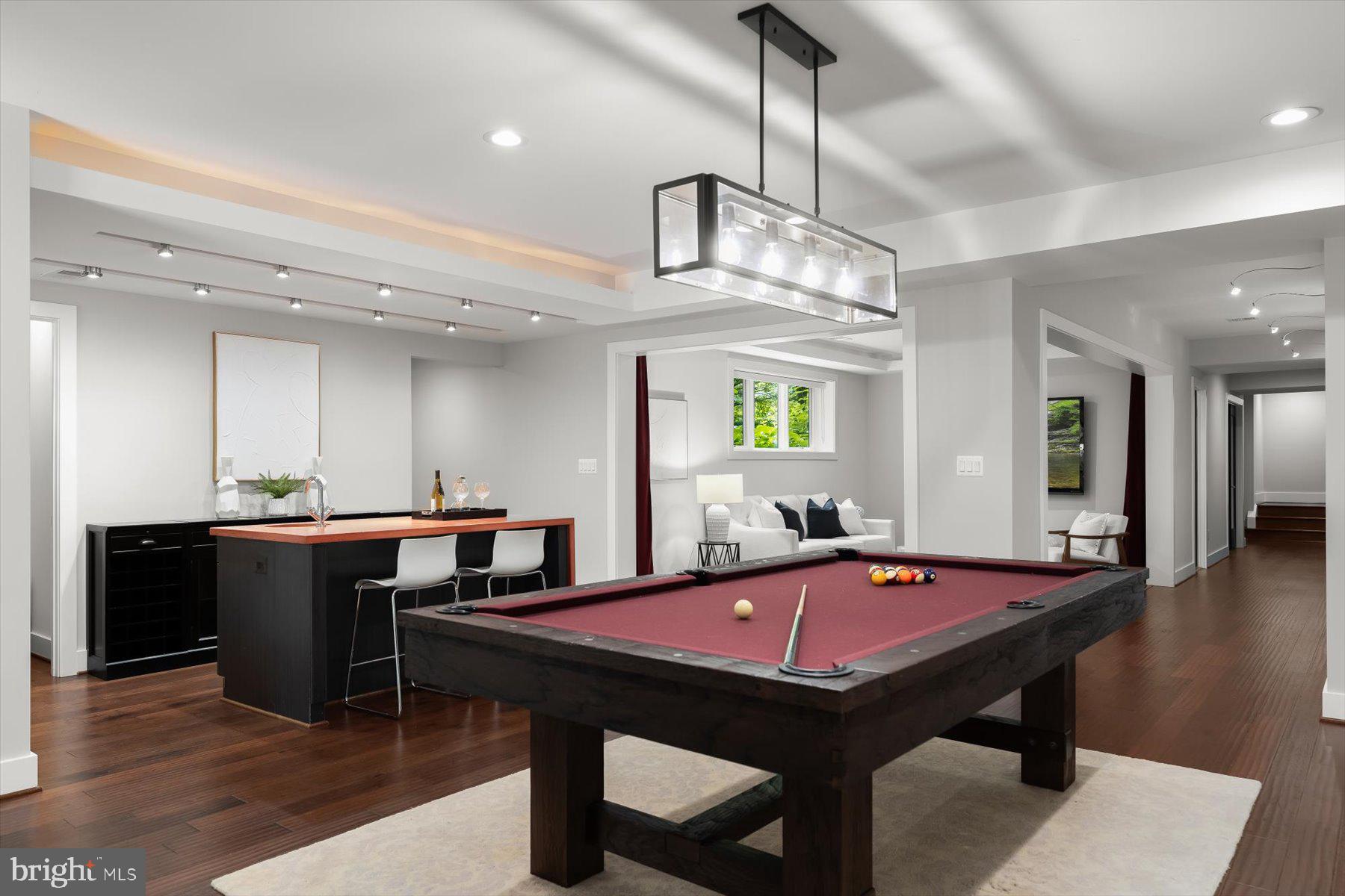 GOLF CLUB MANOR - Residential