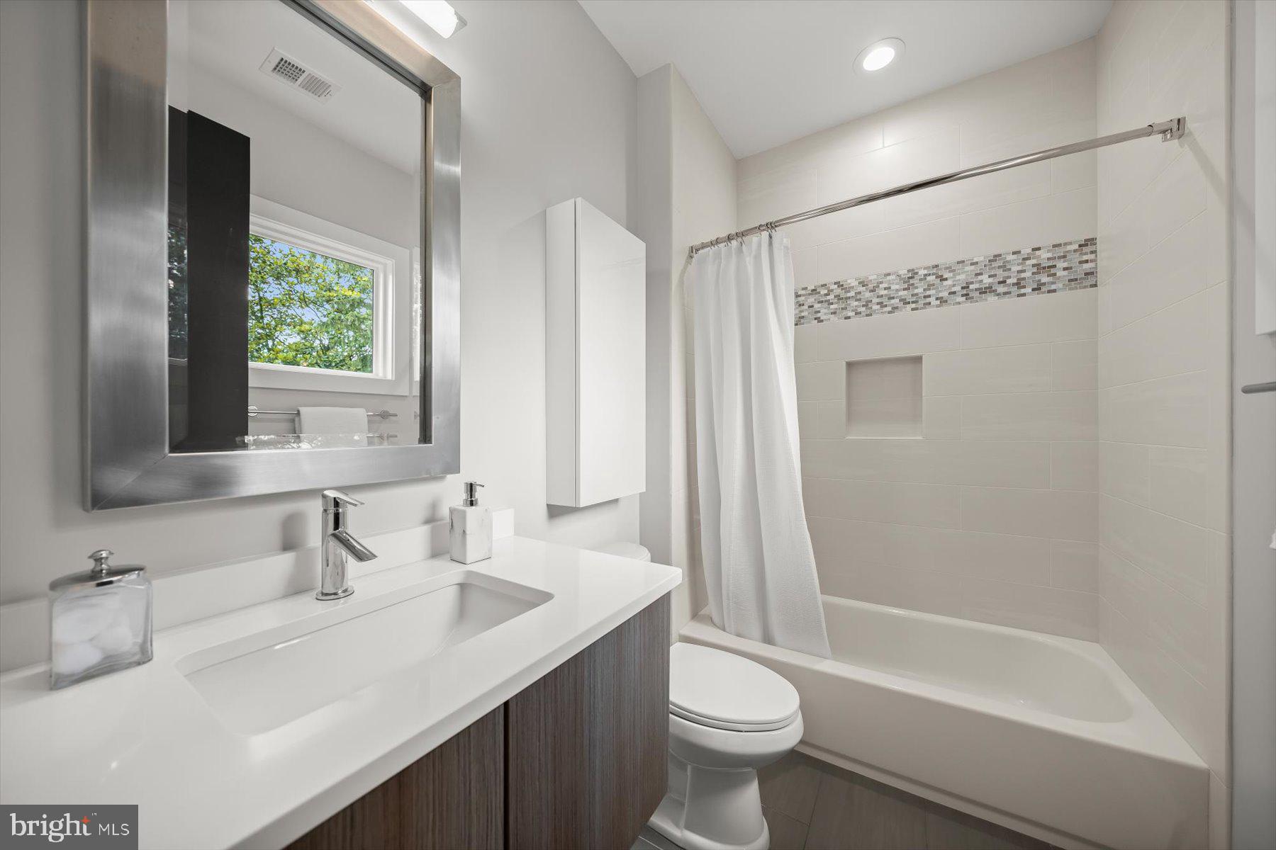 GOLF CLUB MANOR - Residential