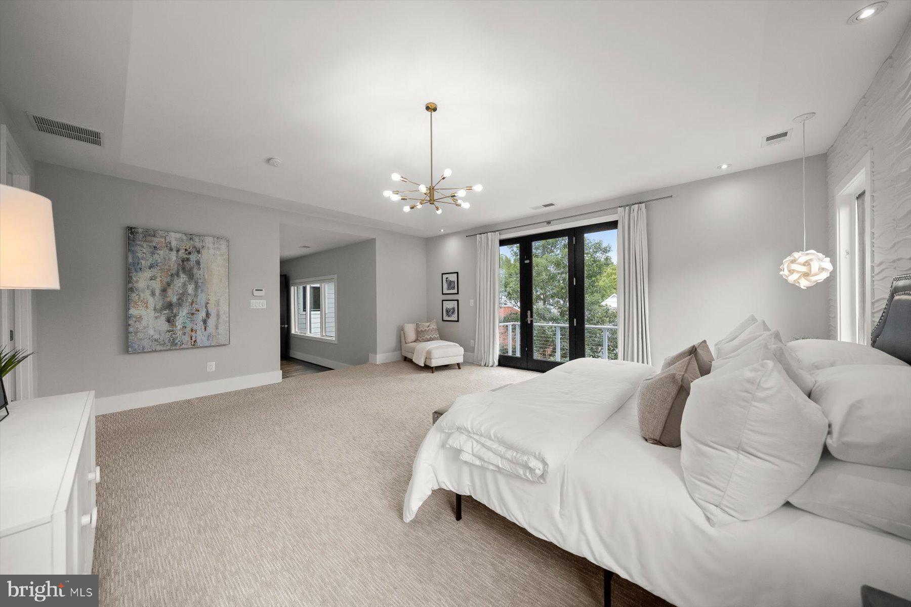 GOLF CLUB MANOR - Residential