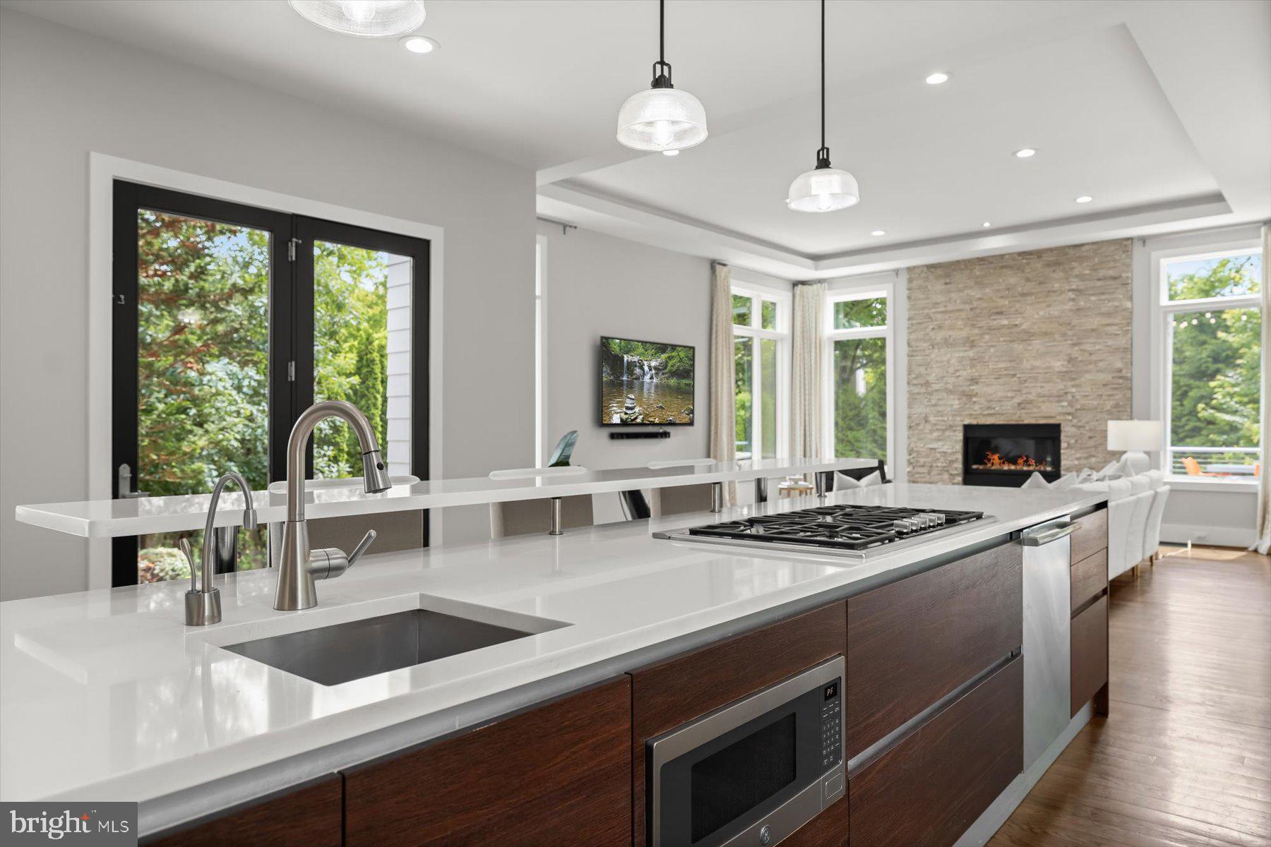 GOLF CLUB MANOR - Residential