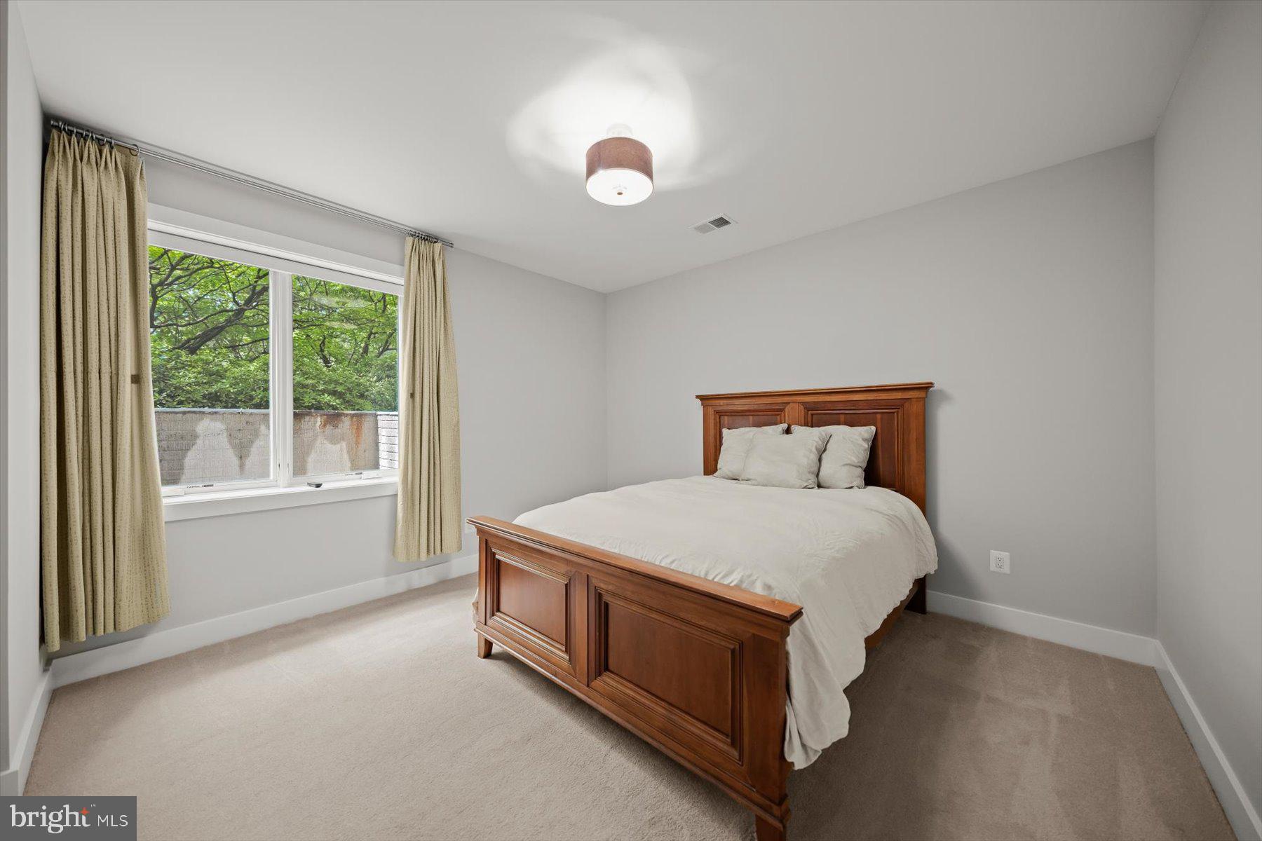 GOLF CLUB MANOR - Residential