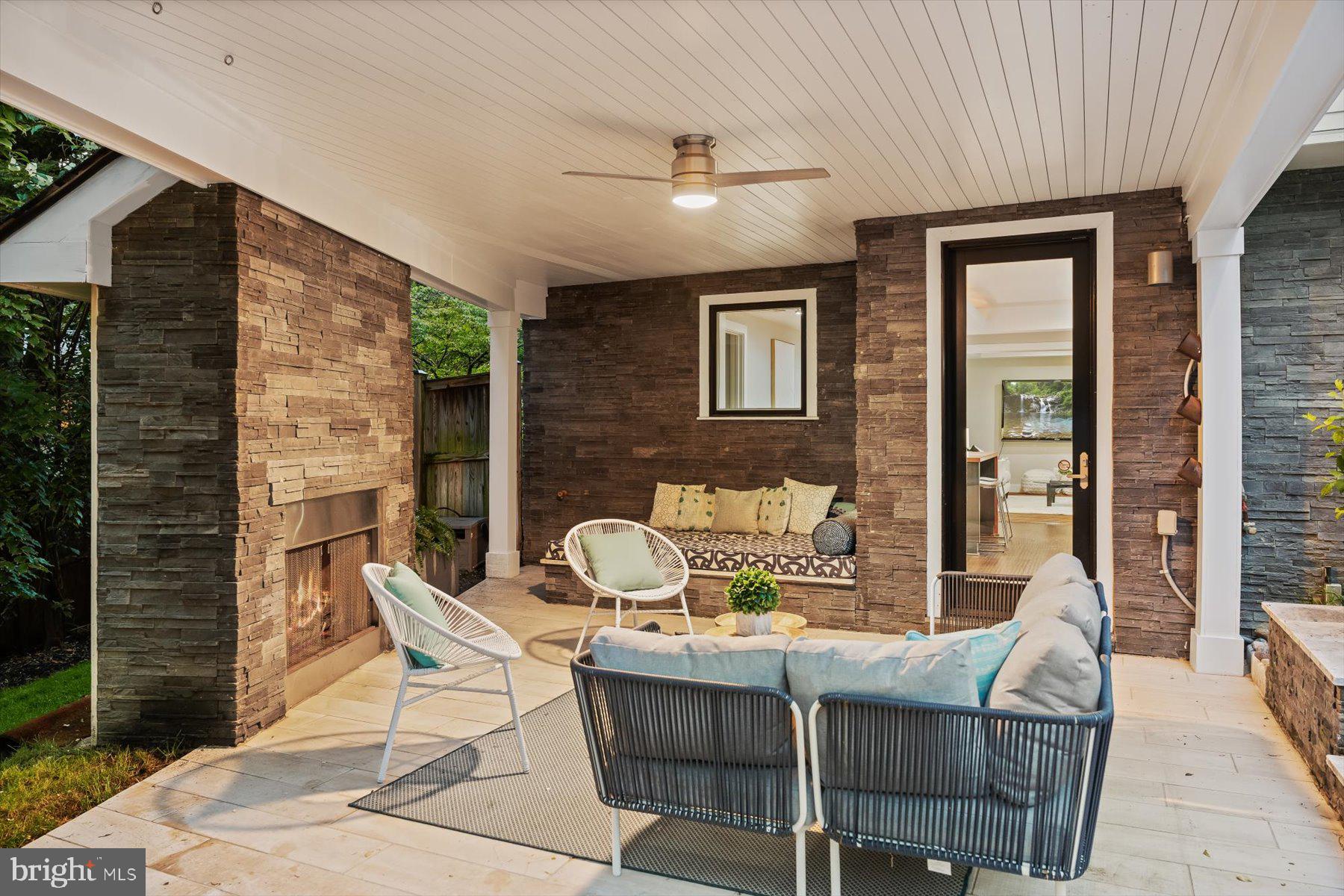 GOLF CLUB MANOR - Residential