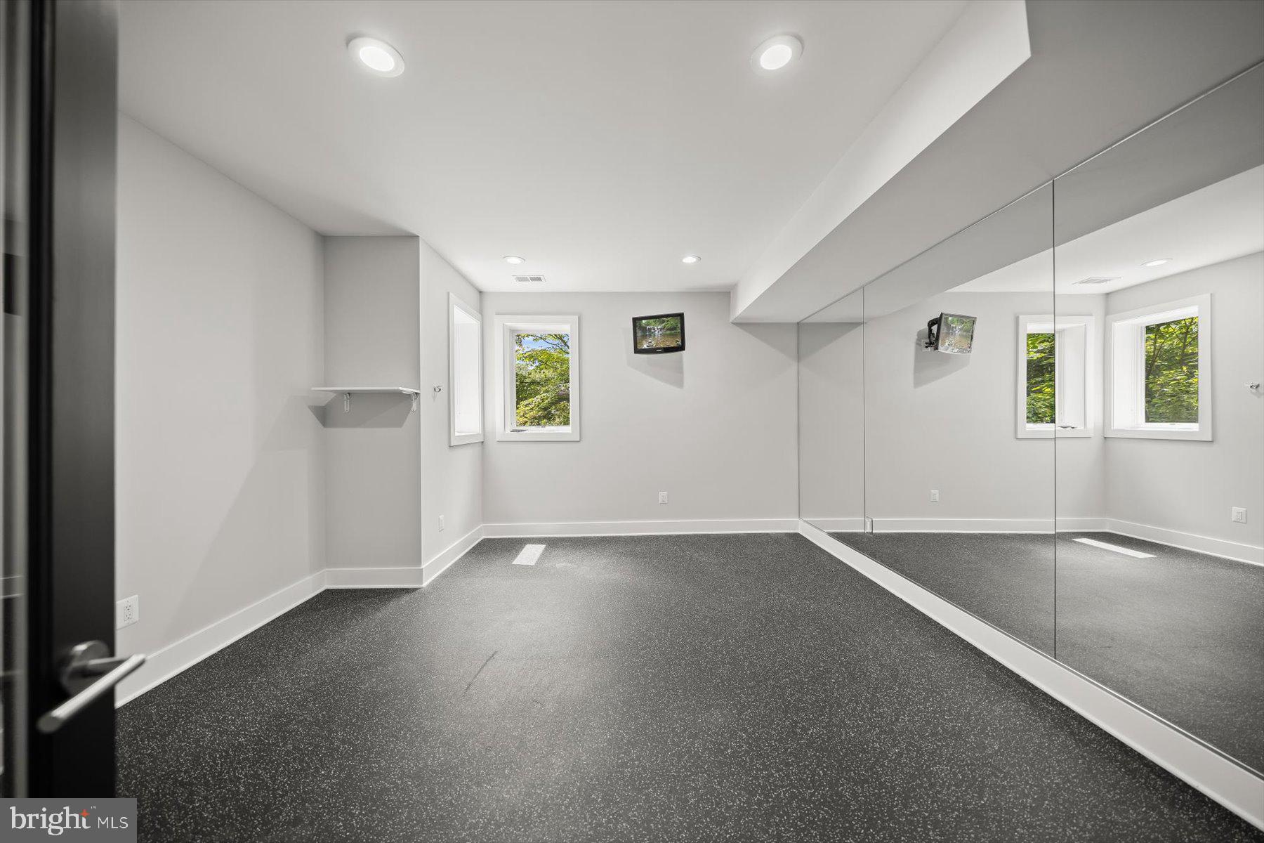 GOLF CLUB MANOR - Residential