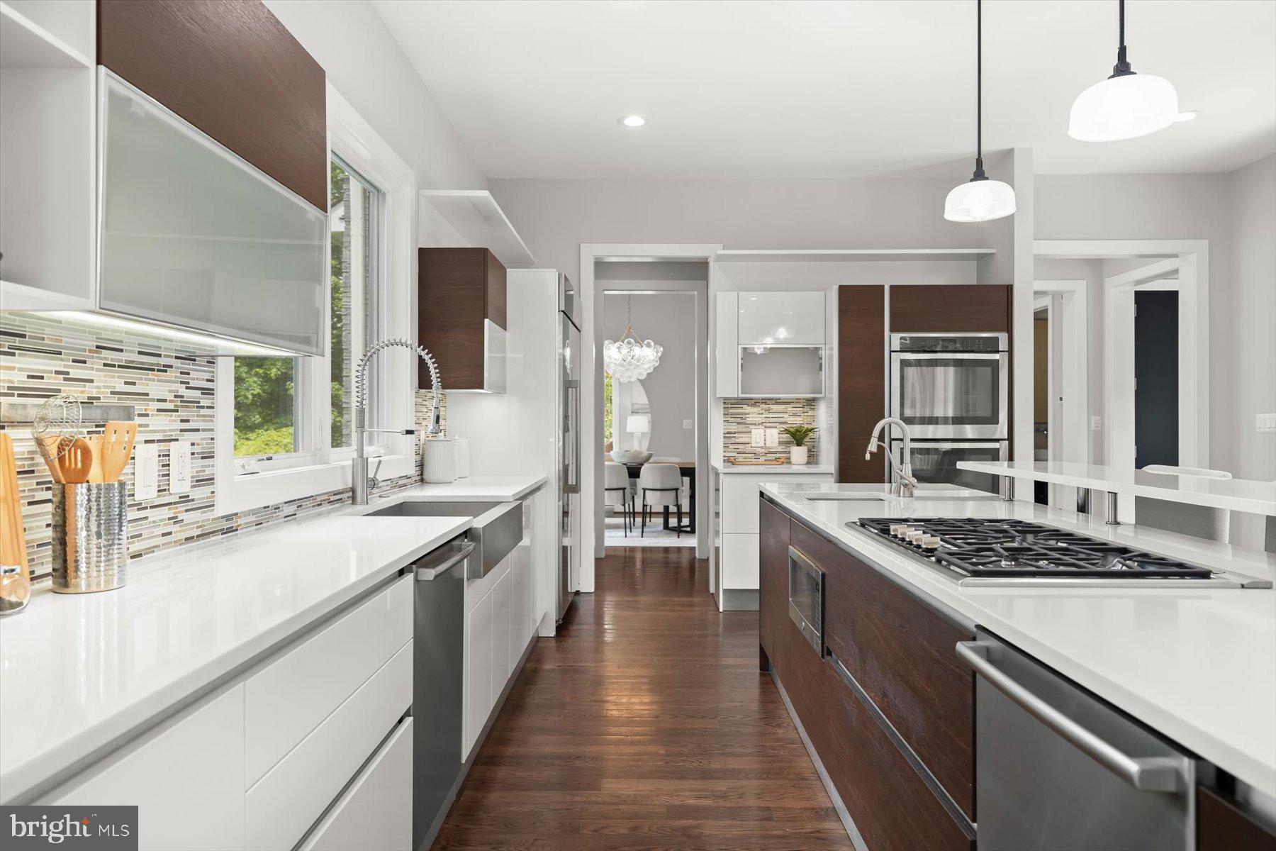 GOLF CLUB MANOR - Residential