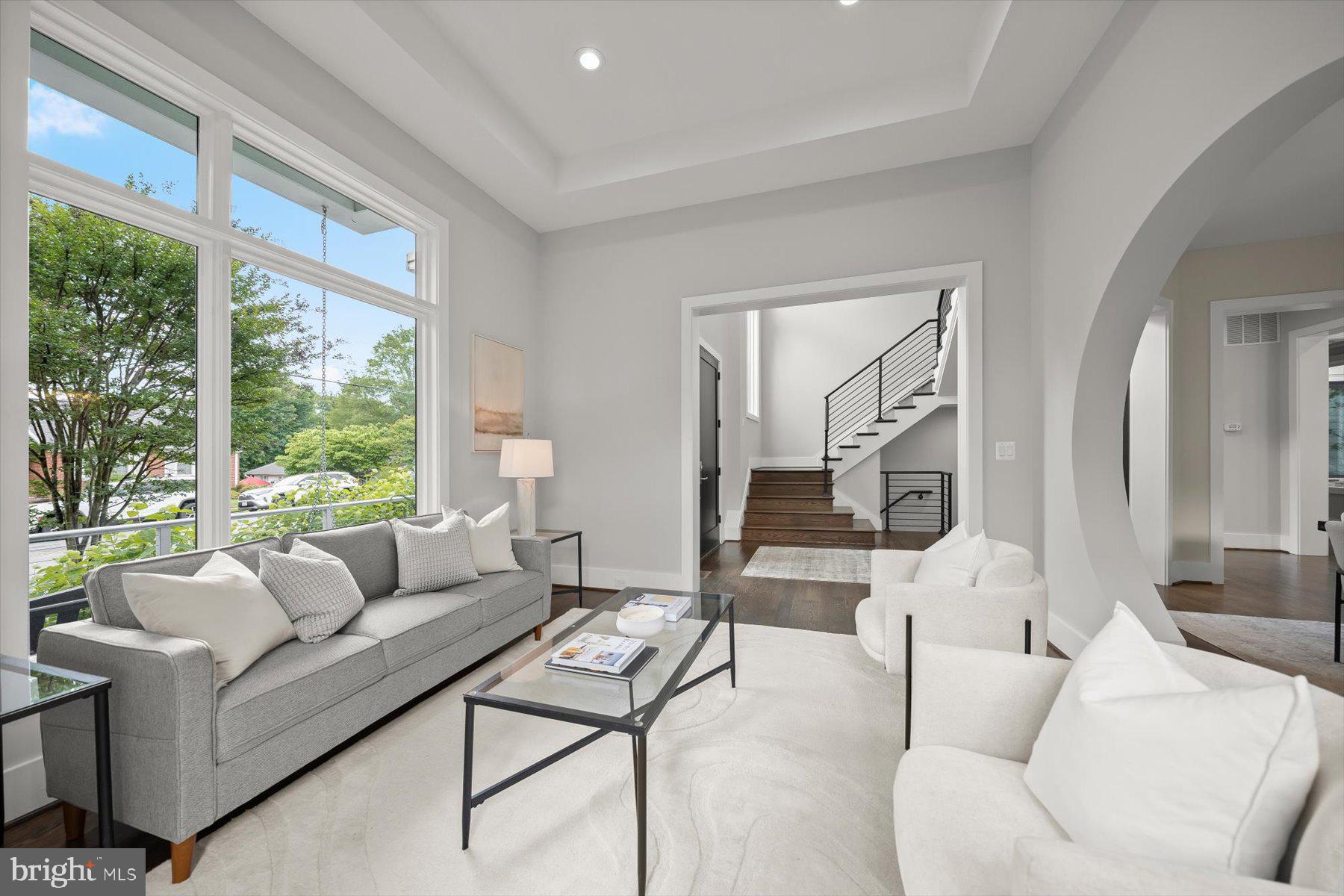 GOLF CLUB MANOR - Residential