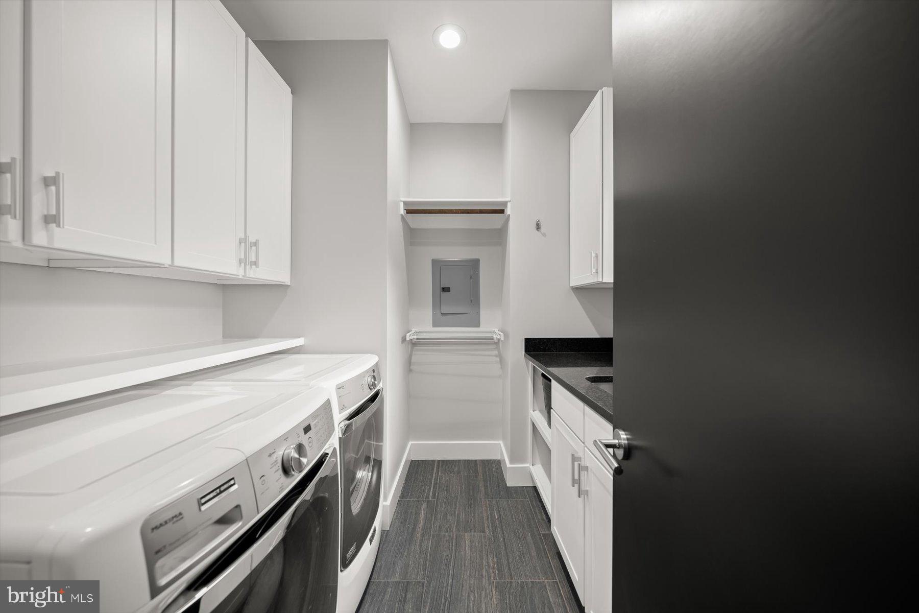 GOLF CLUB MANOR - Residential