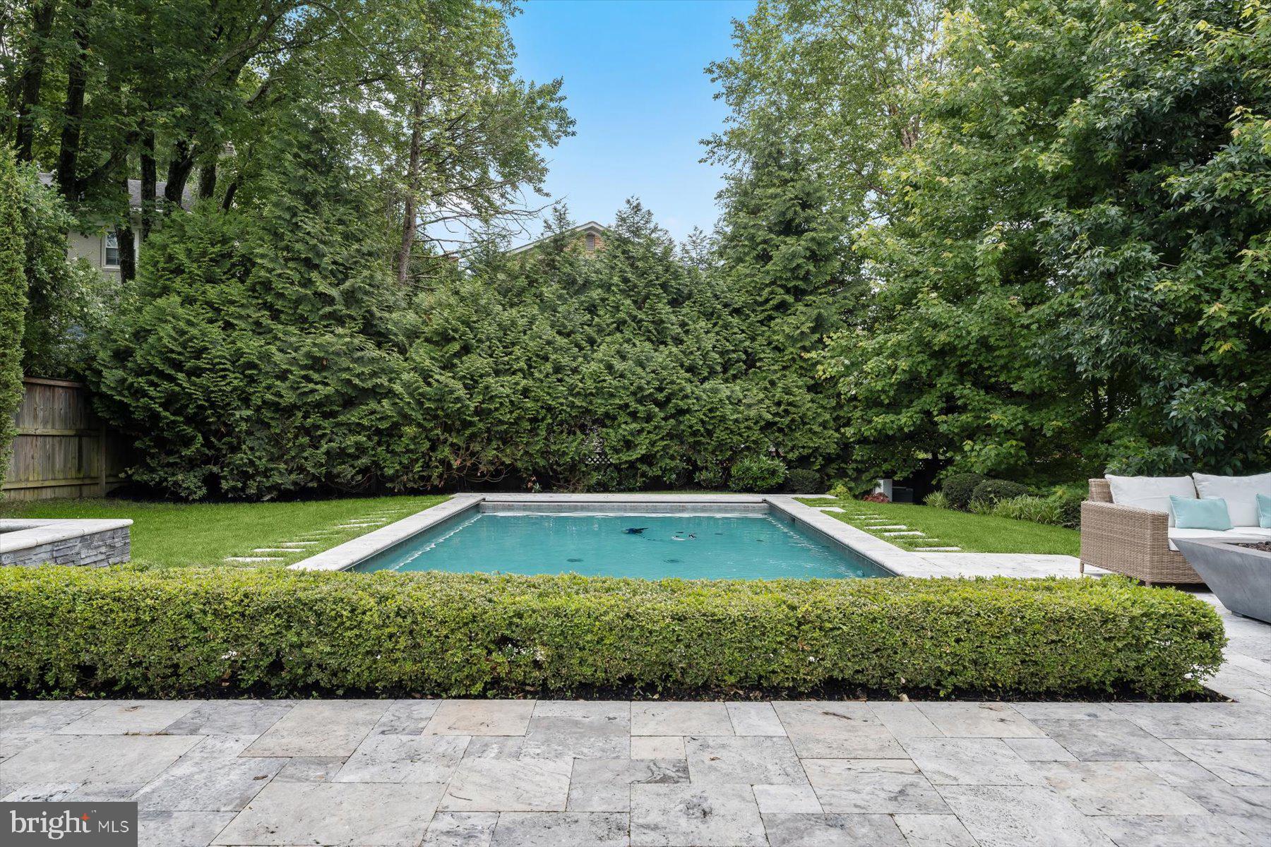 GOLF CLUB MANOR - Residential