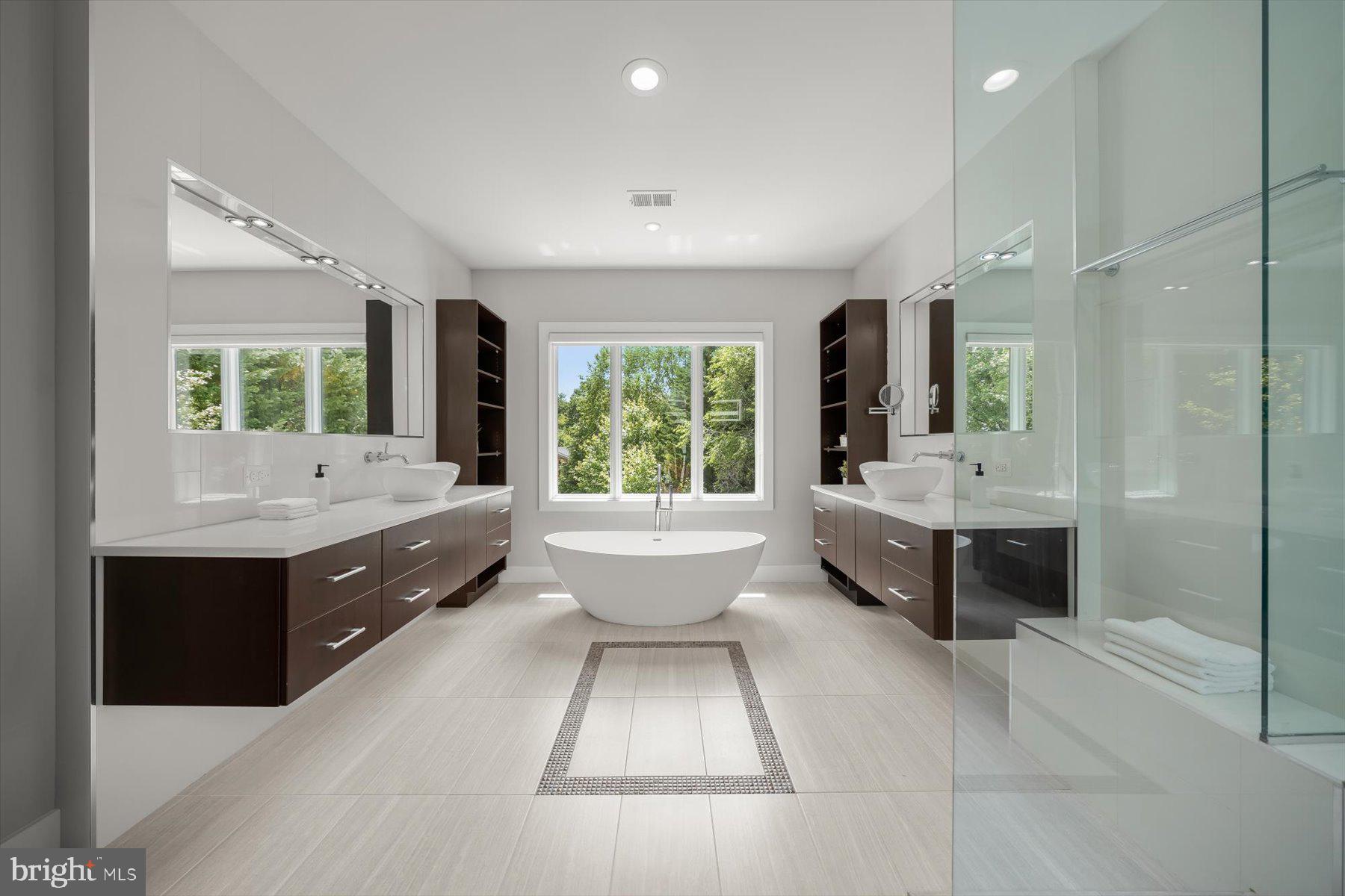 GOLF CLUB MANOR - Residential