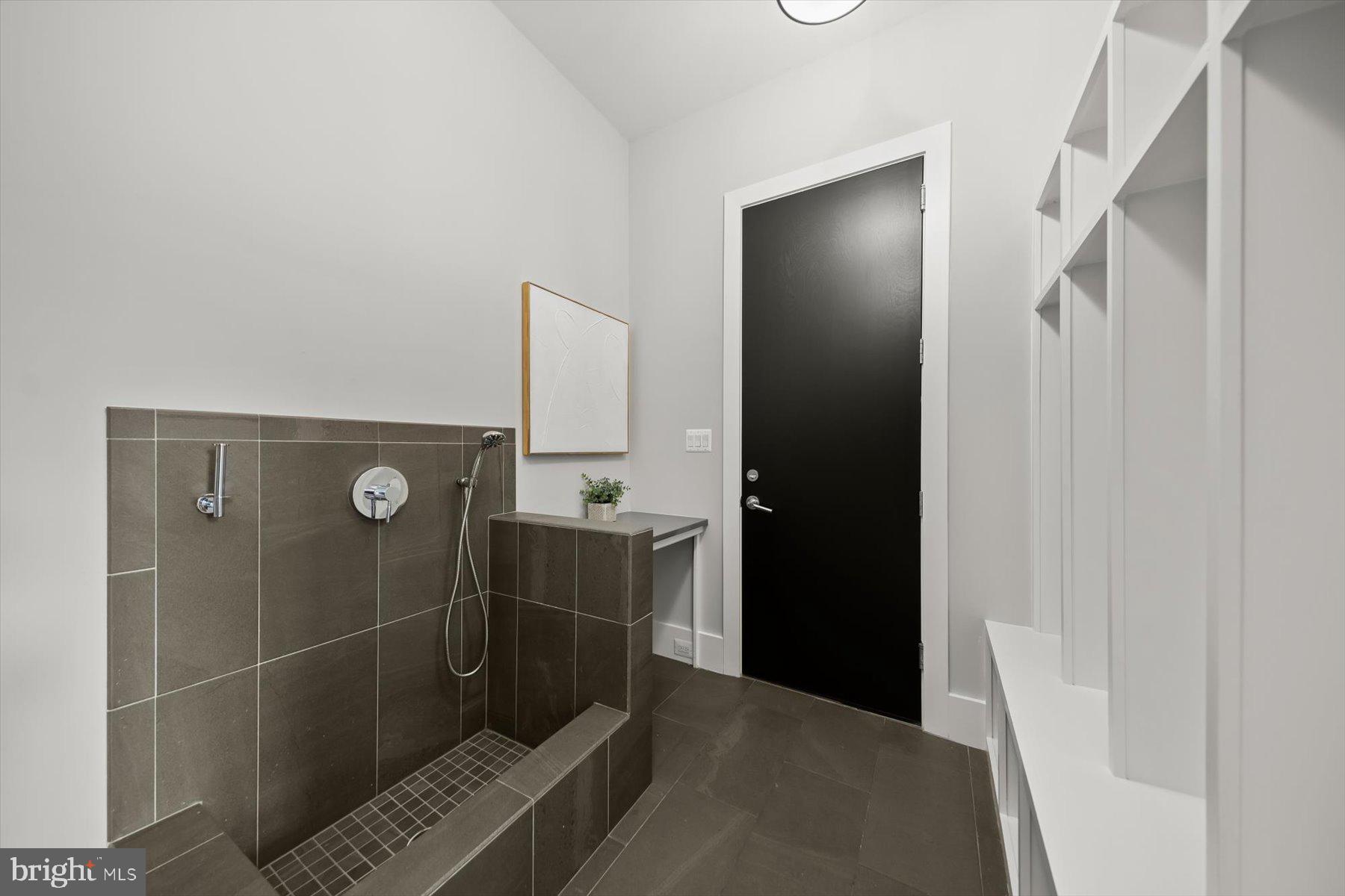 GOLF CLUB MANOR - Residential