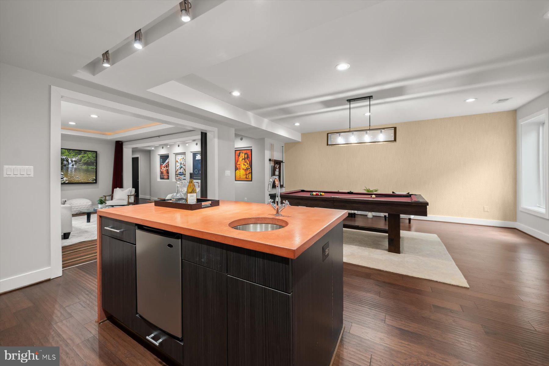 GOLF CLUB MANOR - Residential