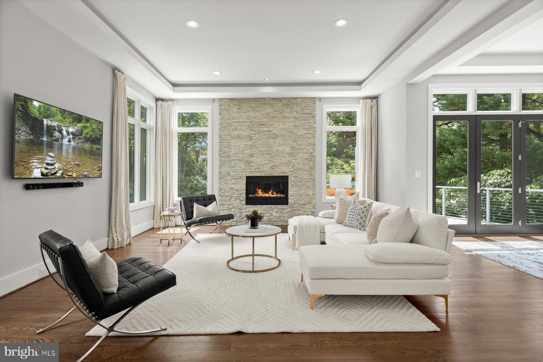 GOLF CLUB MANOR - Residential