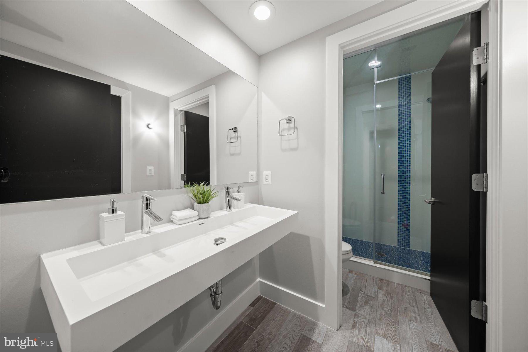 GOLF CLUB MANOR - Residential