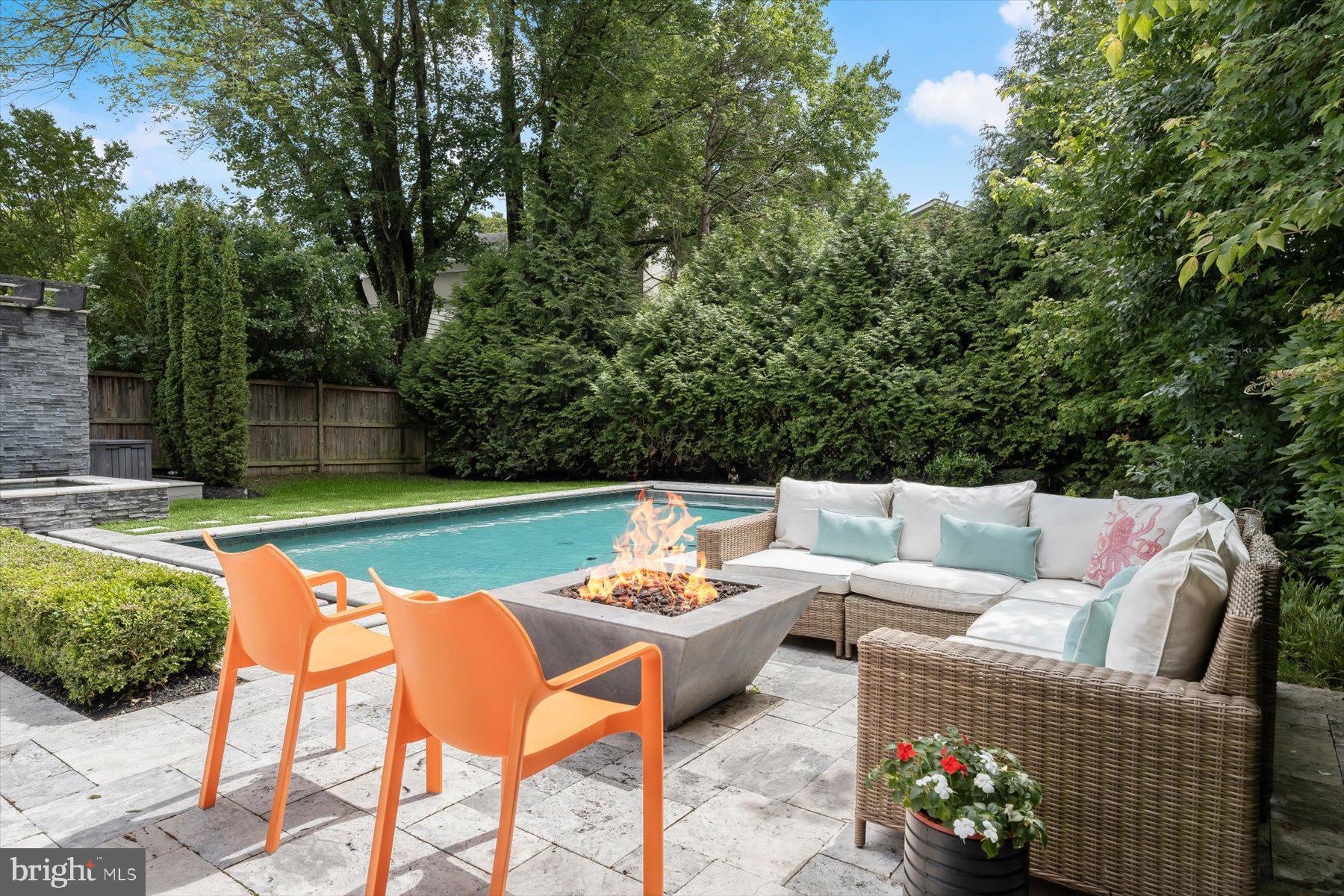 GOLF CLUB MANOR - Residential