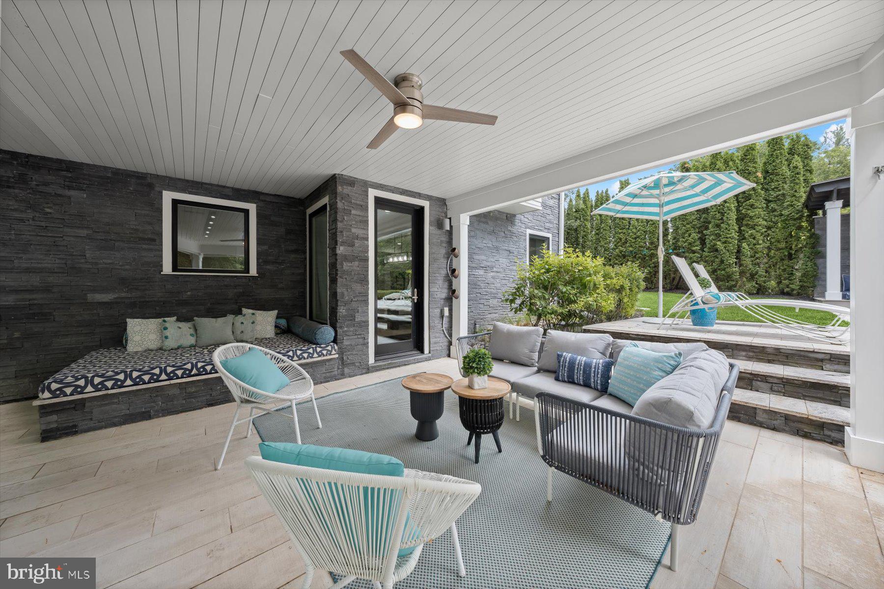 GOLF CLUB MANOR - Residential