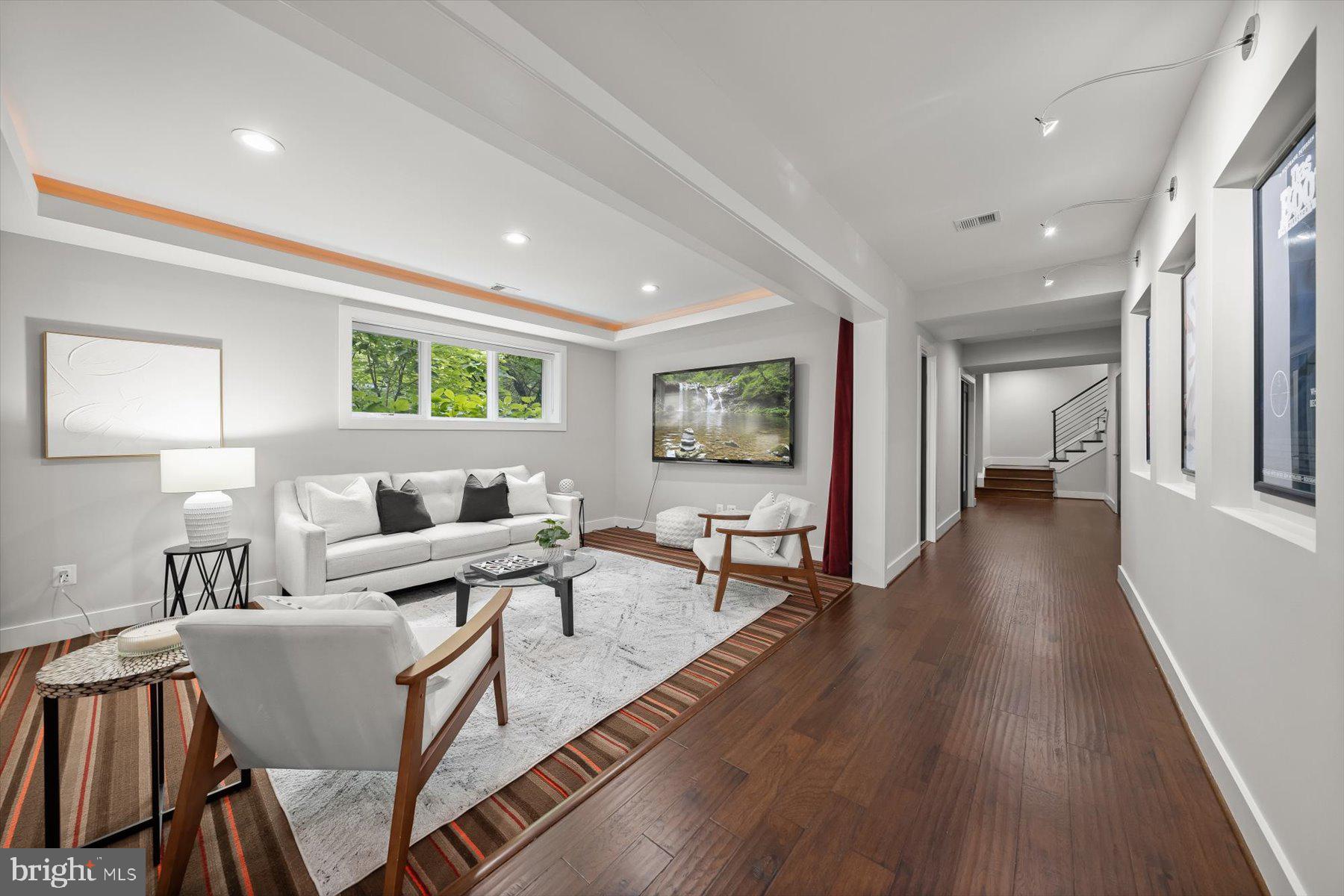 GOLF CLUB MANOR - Residential