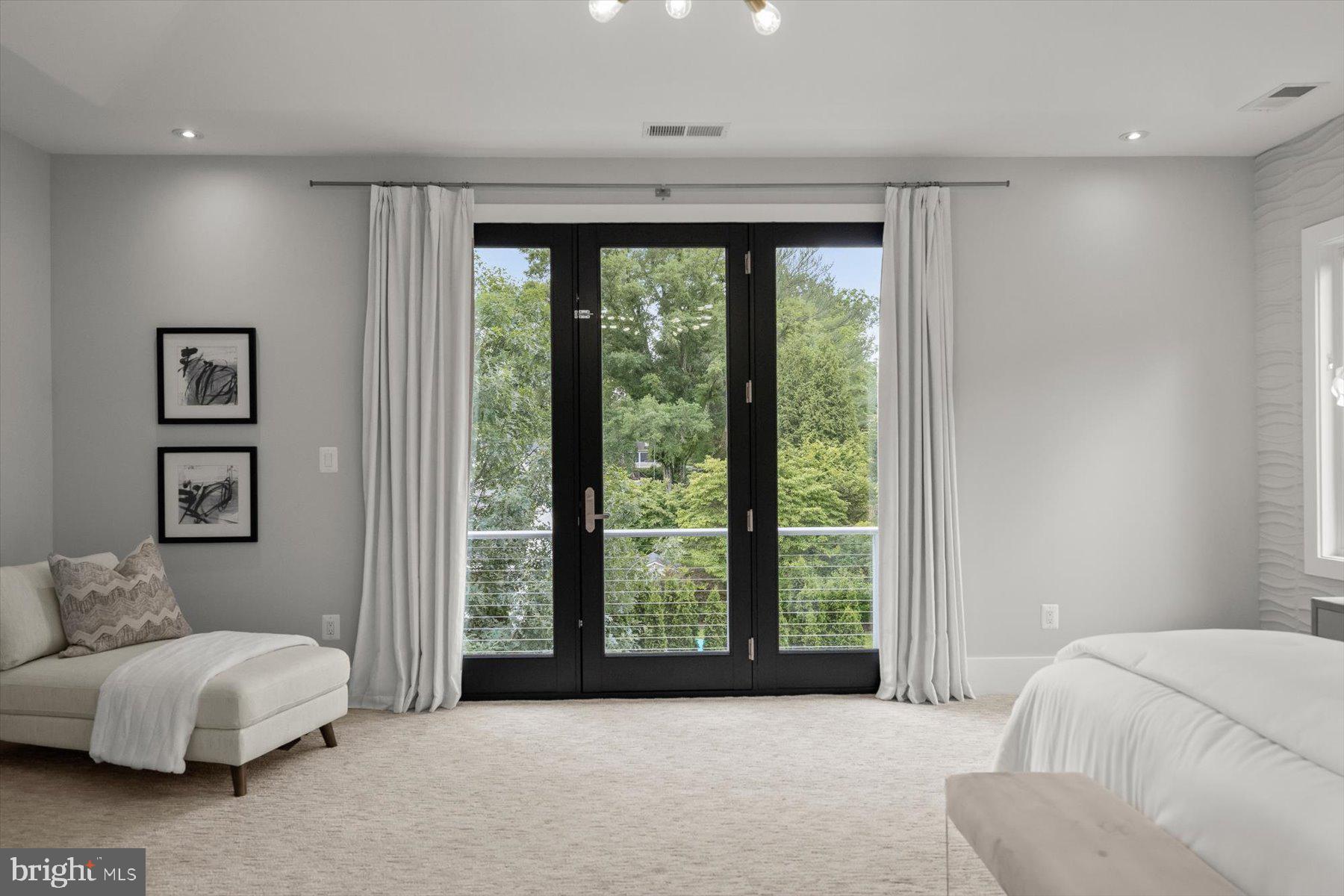 GOLF CLUB MANOR - Residential